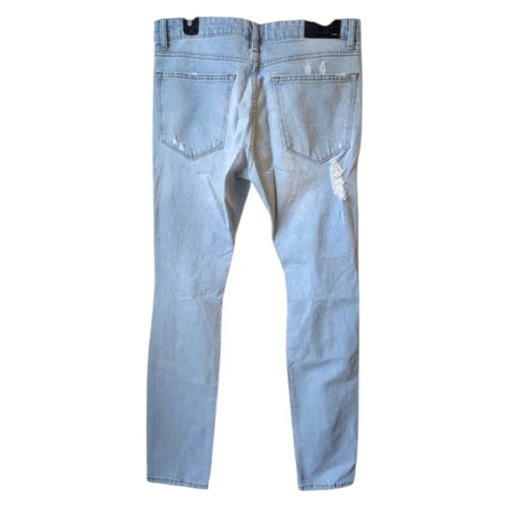 Forever 21 Light Wash Distressed Slim Fit Jeans Size 32
